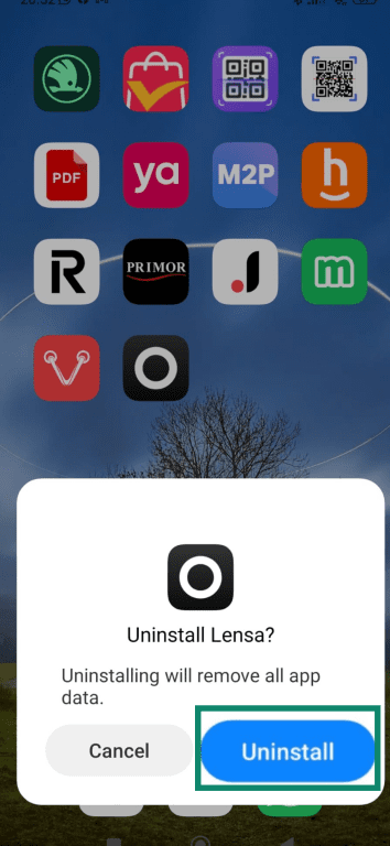Android confirmation screen with “Uninstall” button for Lensa app.