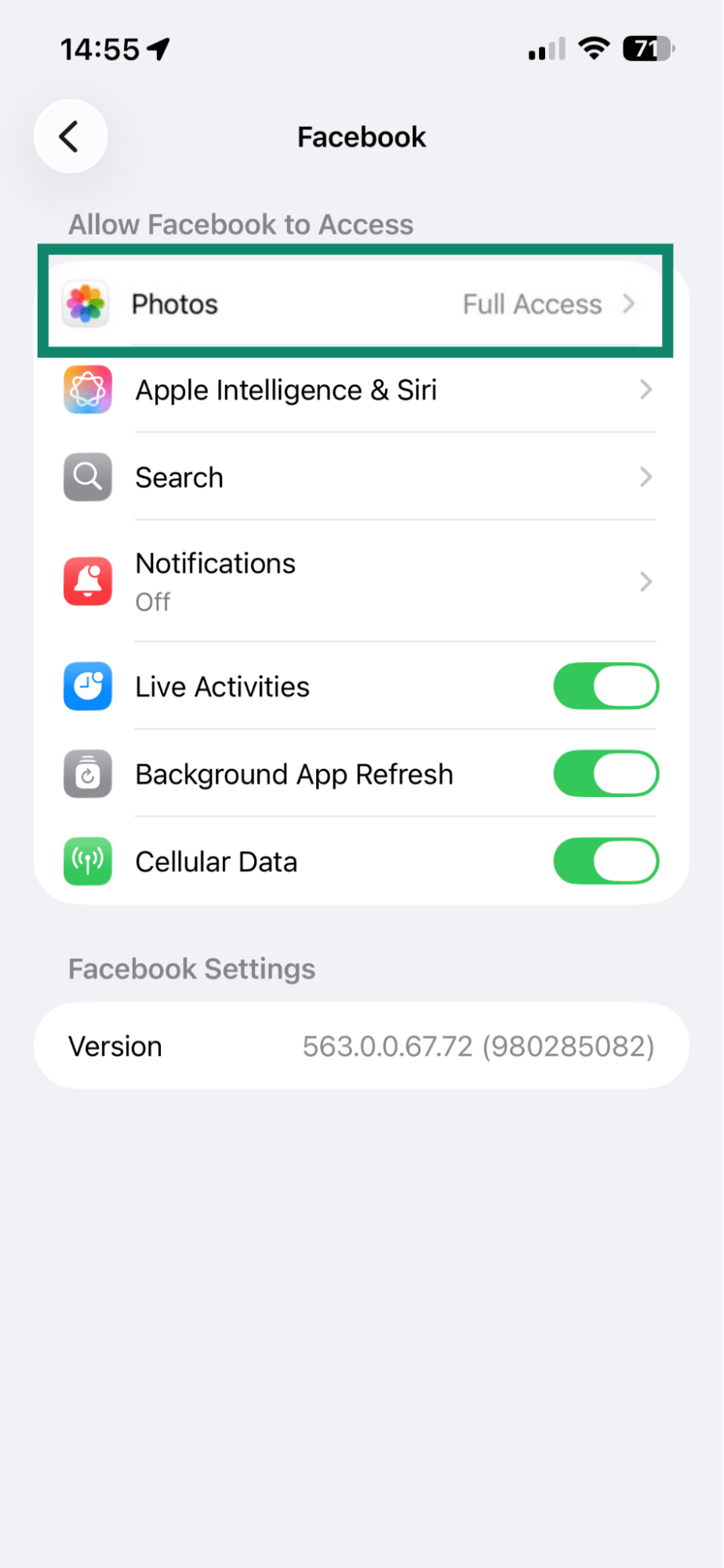iPhone Facebook settings showing the "Photos" option highlighted.